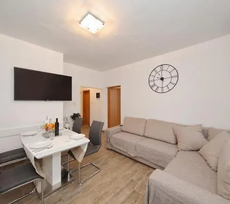 Pasman Holidays Apartment *