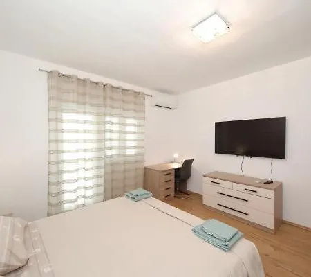 Pasman Holidays Apartment *