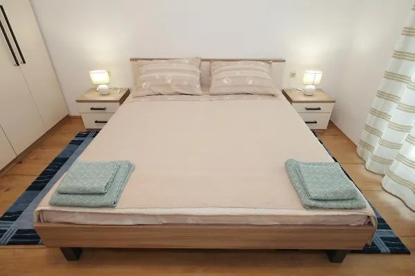 Lägenhet Pasman Holidays